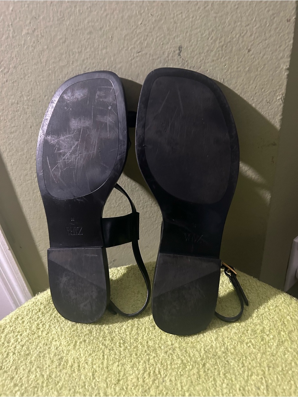 Zara Black Strappy Toe-Ring Sandals with Gold Accent - Picture 11 of 11